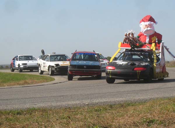 Sleigher Mazda MX-6 wins Organizer's Choice at 24 Hours of LeMons Detroit